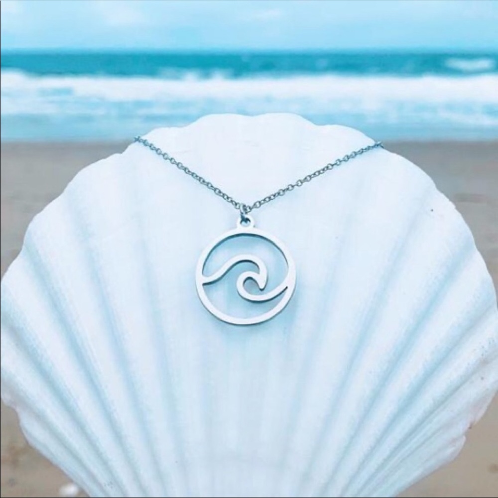 Silver ocean wave necklace NEW